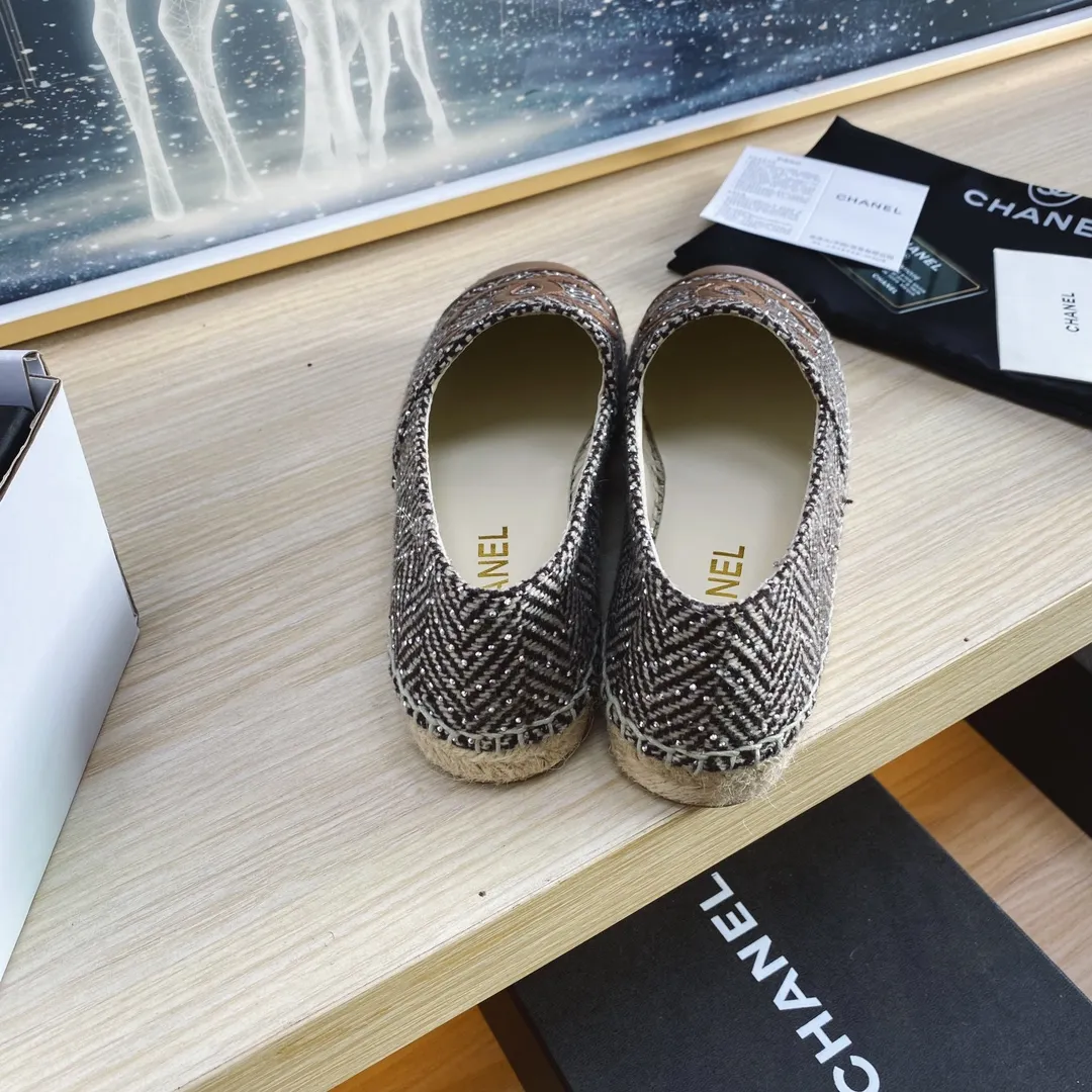 👟👟Ex-factory price 420👟👟 🌈🌈Chanel Chanel✈️2023s spring and summer new fisherman shoes😍😍Taikoo Hui purchased three pairs of original versions for development🐂🐂🤩Original versions are shipped one to one❗️❗️Code number: 34-42 (34 41 42 customized)